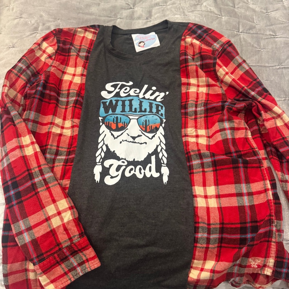 Willie Nelson tshirt/flannel